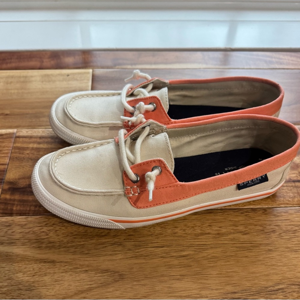 Sperry 2-eye lacing boat shoes Coral and Cream size 7.5